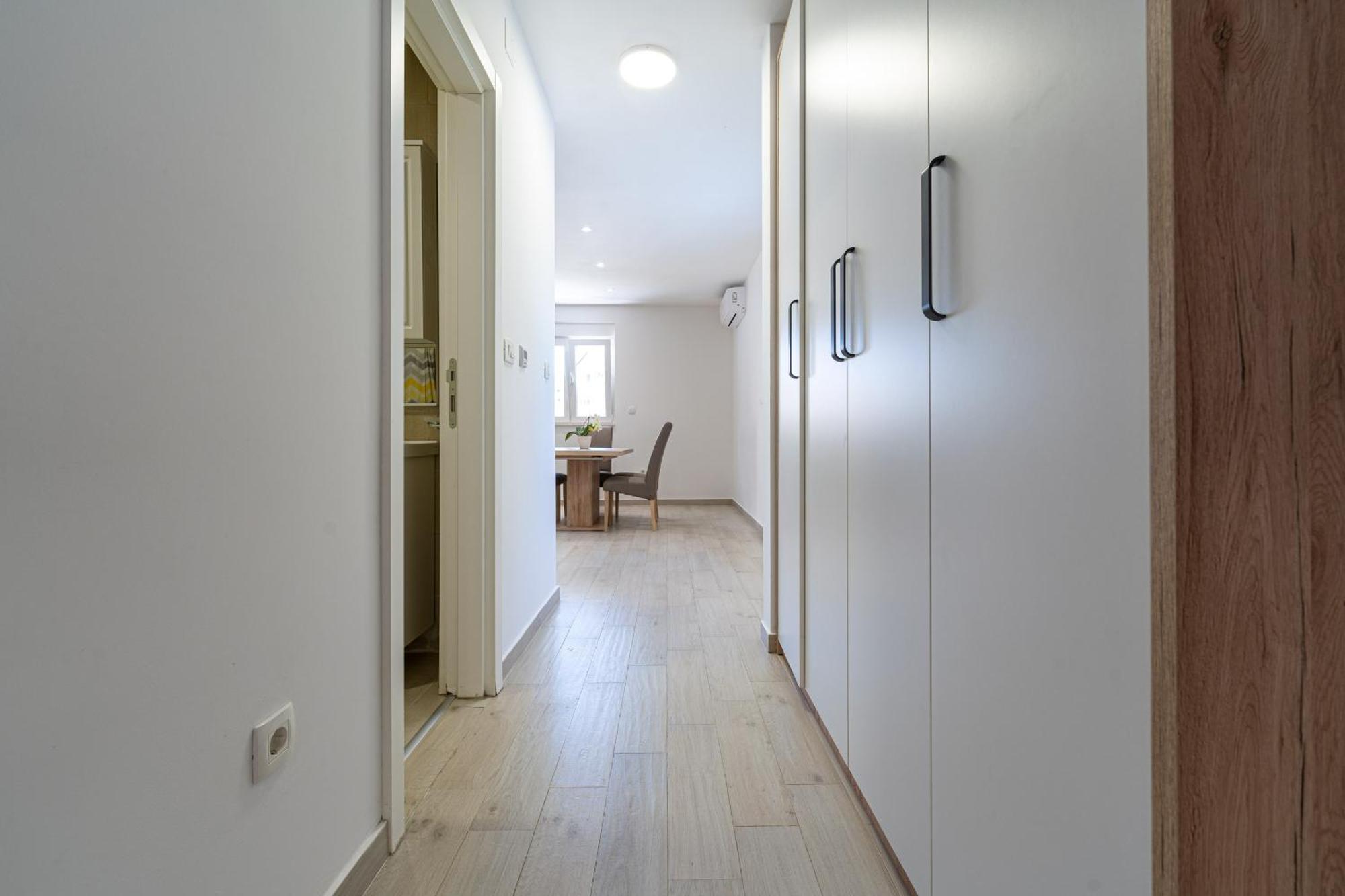 Marea Apartments Budva Bilik gambar