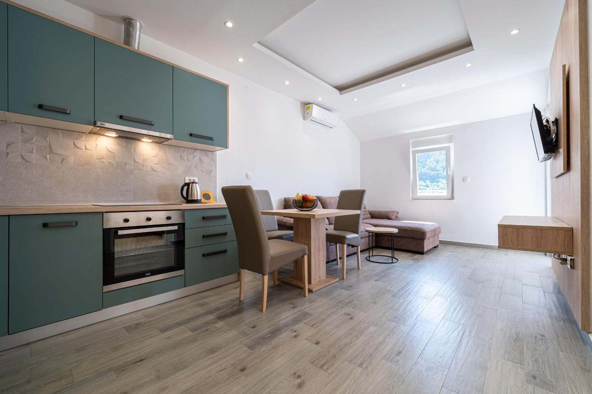 Marea Apartments Budva Bilik gambar