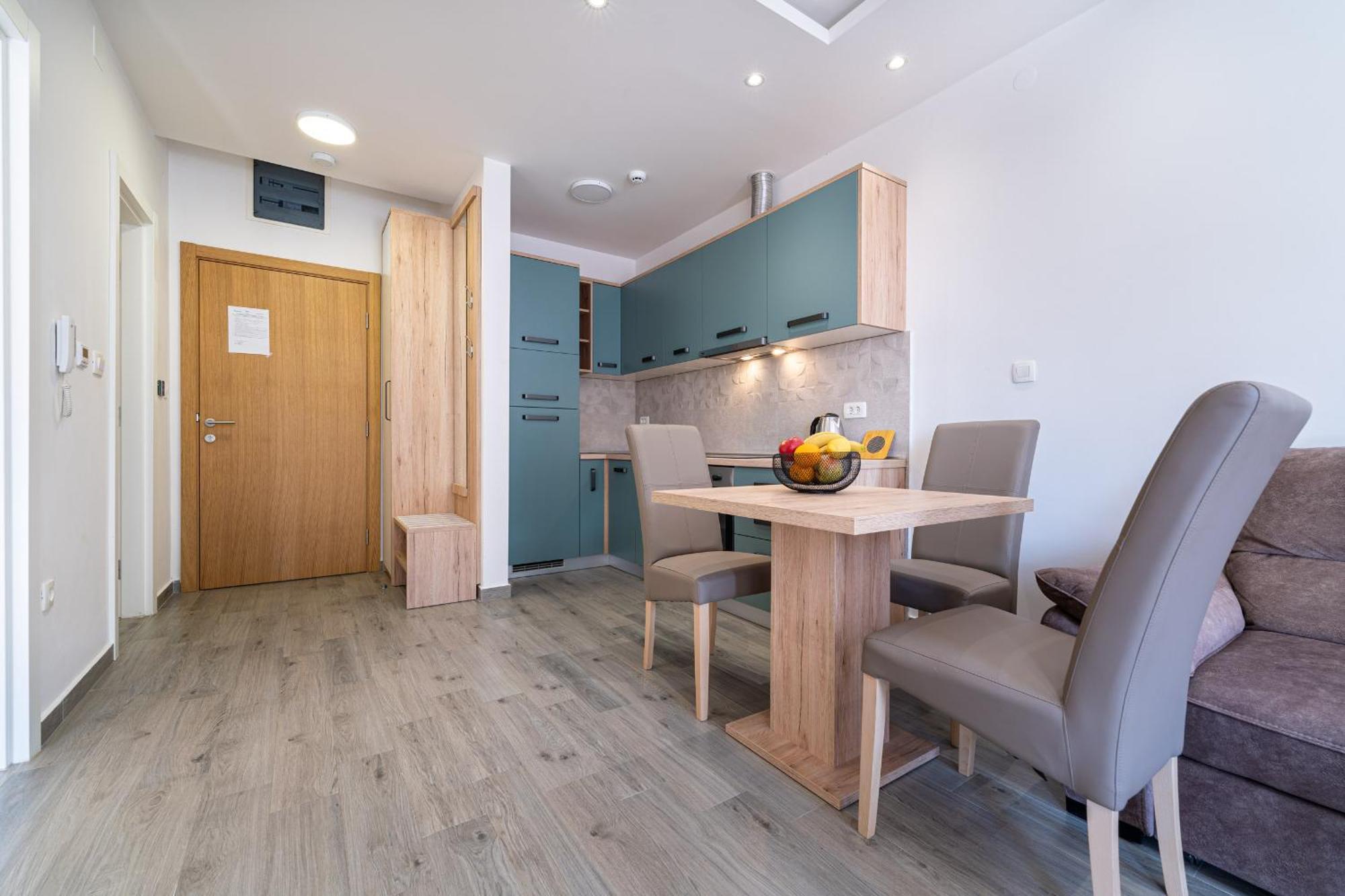 Marea Apartments Budva Bilik gambar
