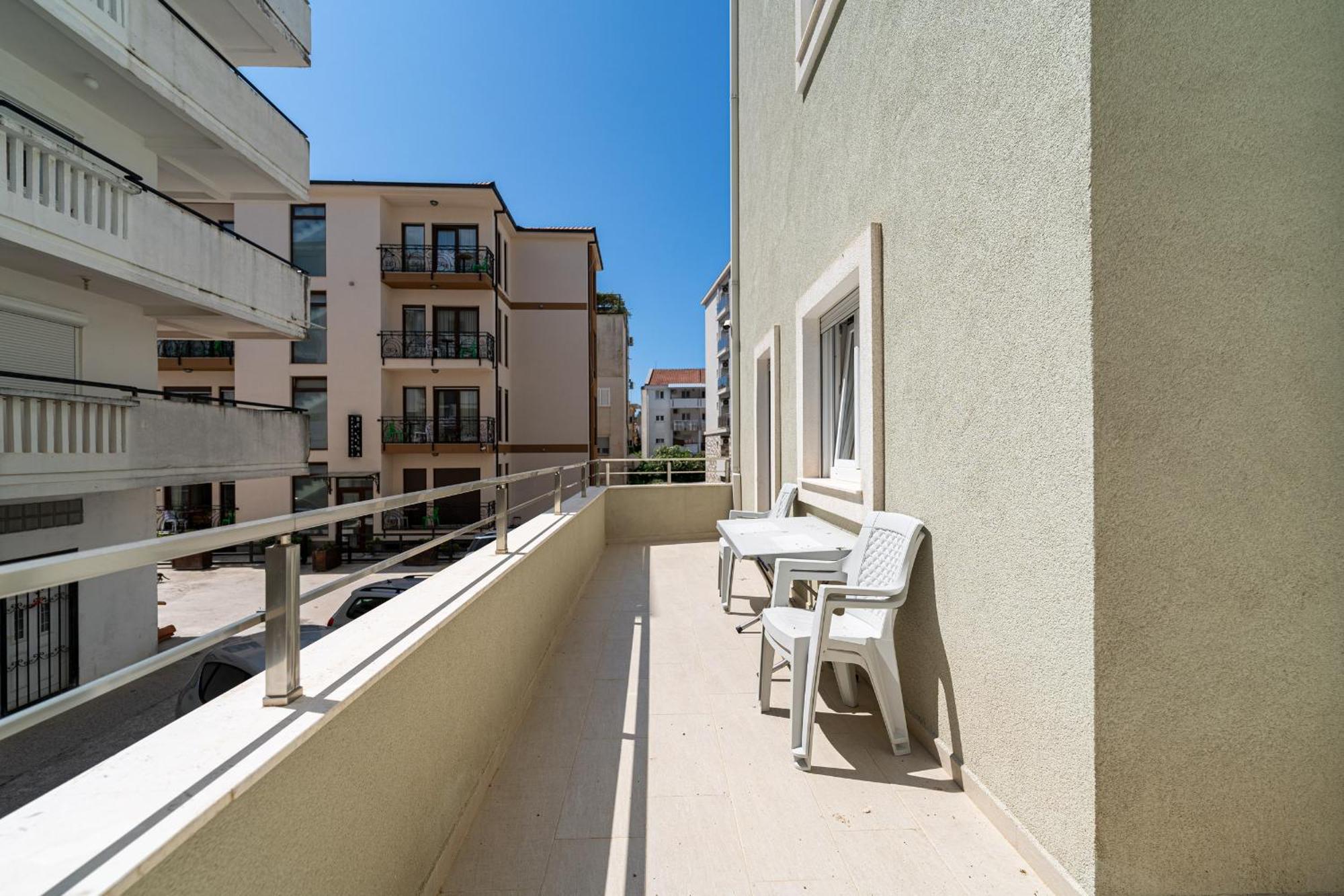 Marea Apartments Budva Bilik gambar